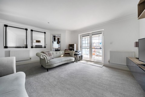 Click the photo for more details of Kings Gate, Horsham, RH12