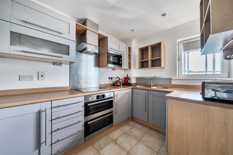 Click the photo for more details of Kings Gate, Horsham, RH12