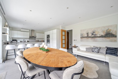 Click the photo for more details of River Walk, Horsham, RH12