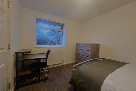 Click the photo for more details of Leaves Green, Bracknell, RG12