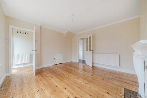 Click the photo for more details of Orchard Road, Horsham, RH13