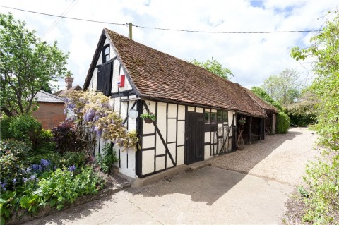 Click the photo for more details of Aylesbury Road, Bierton, HP22