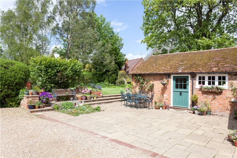 Images for Aylesbury Road, Bierton, HP22