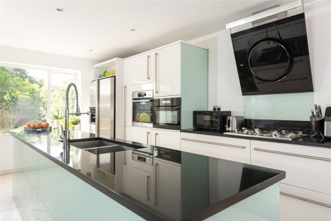 Click the photo for more details of Oxford Road, Upton, HP17