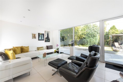 Click the photo for more details of Oxford Road, Upton, HP17