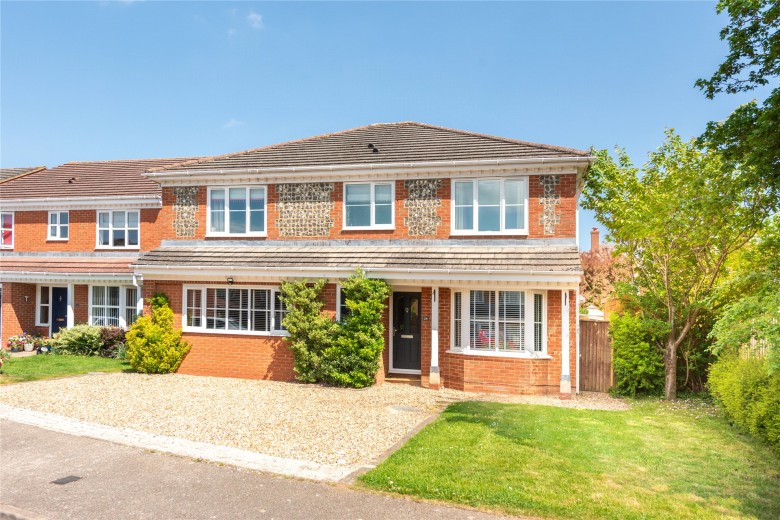 Click the photo for more details of Kestrel Way, Watermead, HP19
