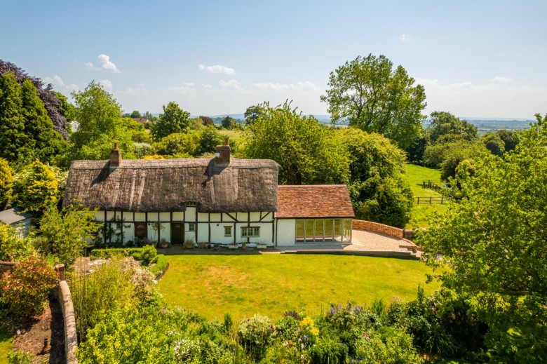 Click the photo for more details of Keinches Lane, Whitchurch, HP22