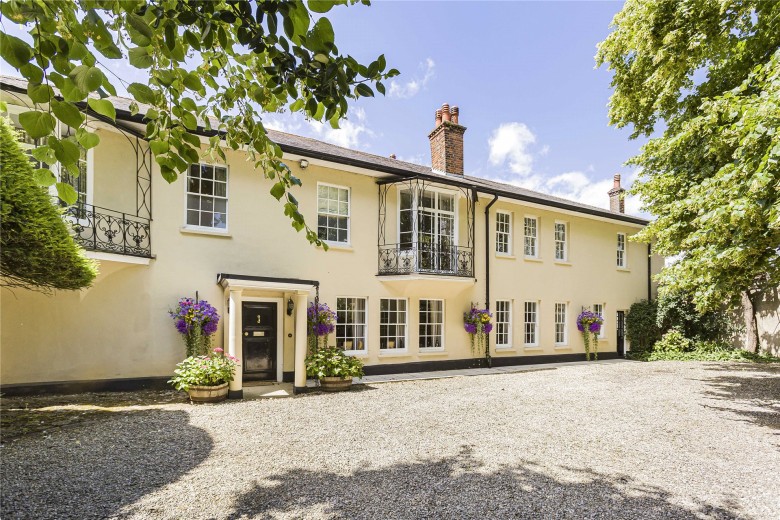 Click the photo for more details of Churchway, Haddenham, HP17