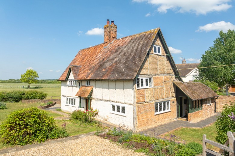 Click the photo for more details of Hulcott, Aylesbury, HP22
