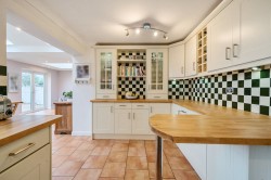 Images for Cromhamstone, Stone, HP17