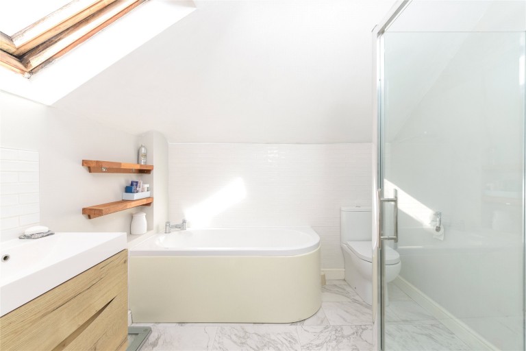 Images for High Street, Weedon, HP22