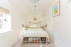Images for High Street, Weedon, HP22
