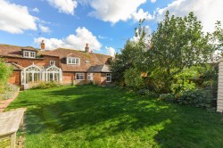 Images for High Street, Weedon, HP22