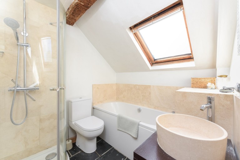 Images for High Street, Weedon, HP22
