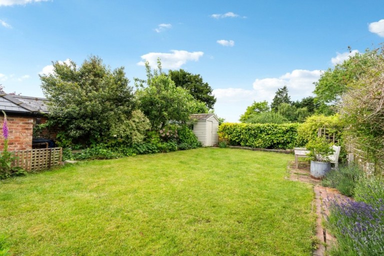 Images for High Street, Weedon, HP22