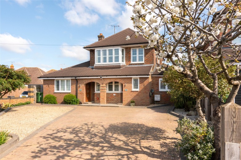 Click the photo for more details of Broughton Avenue, Aylesbury, HP20