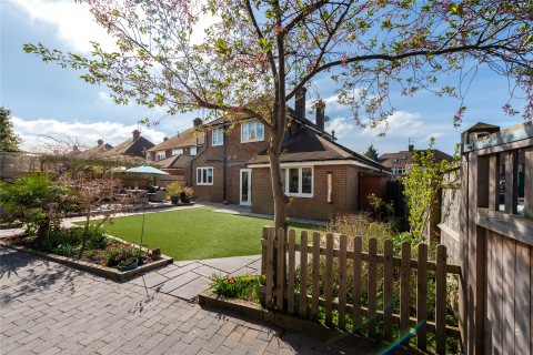 Click the photo for more details of Broughton Avenue, Aylesbury, HP20