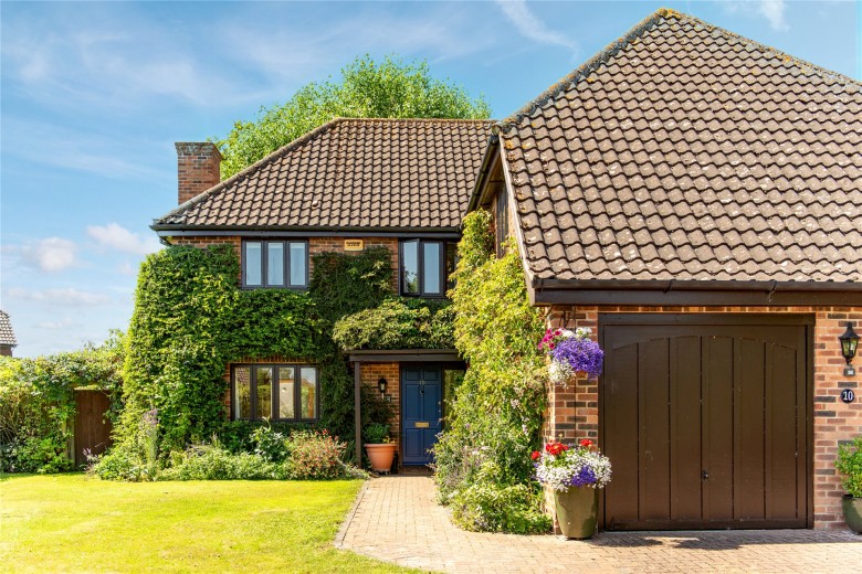 Click the photo for more details of Green Acres Close, Whitchurch, HP22