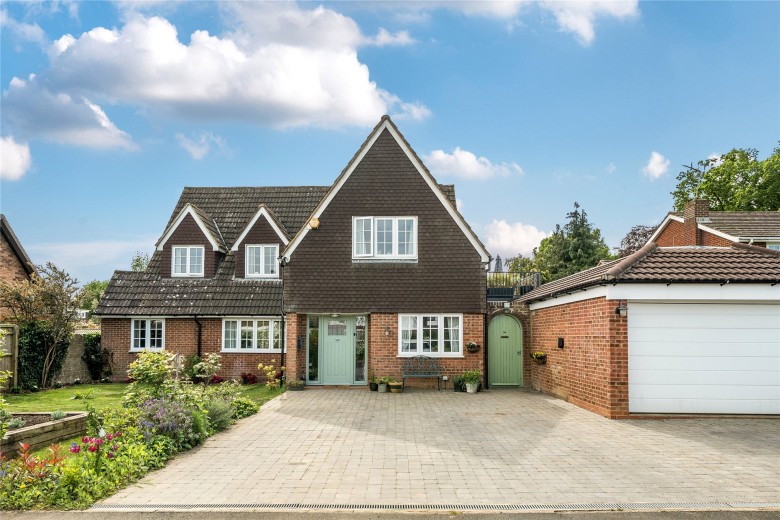 Click the photo for more details of Knottocks End, Beaconsfield, HP9