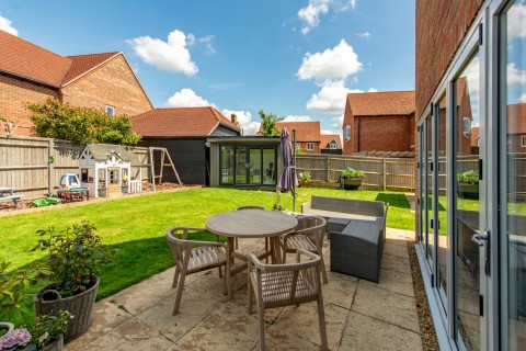 Click the photo for more details of Fairfield Close, Haddenham, HP17