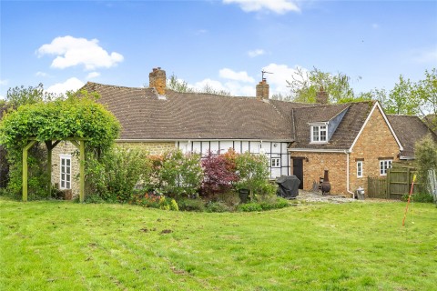 Click the photo for more details of Grendon Road, Edgcott, HP18
