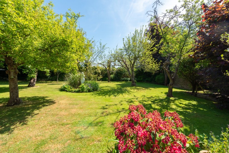 Images for White Hart Lane, Haddenham, HP17