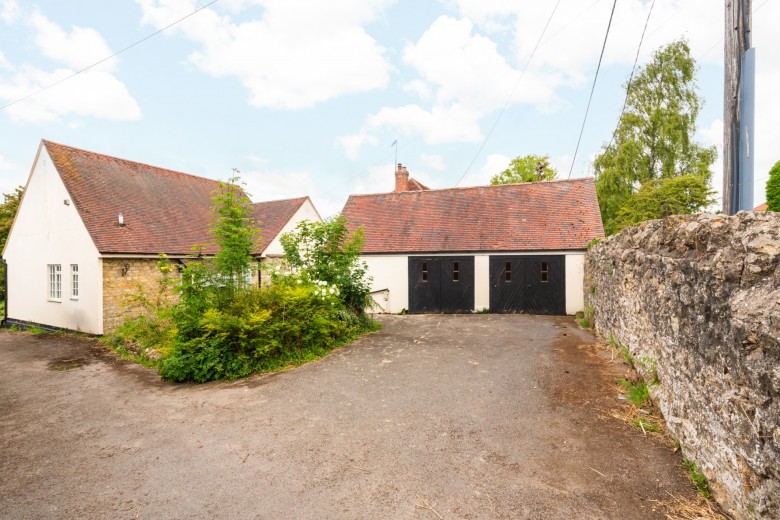 Click the photo for more details of Bicester Road, Long Crendon, HP18