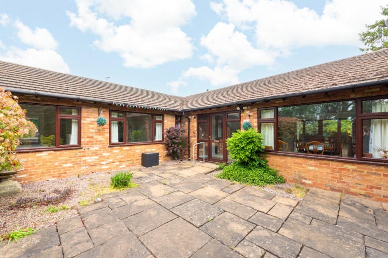 Click the photo for more details of Oxford Road, Stone, HP17
