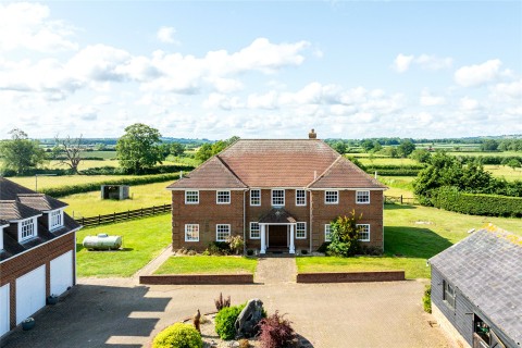 Click the photo for more details of Kingswood, Aylesbury, HP18