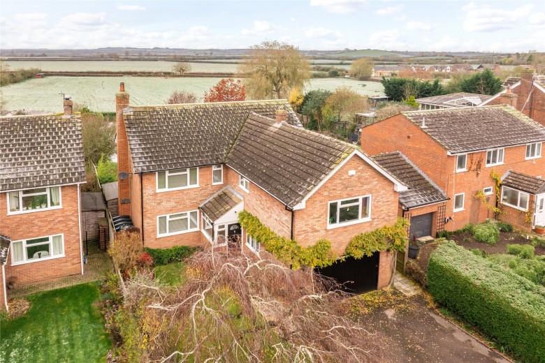 Click the photo for more details of Grendon Road, Edgcott, HP18