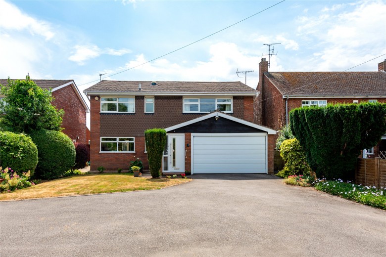 Click the photo for more details of Aylesbury Road, Bierton, HP22