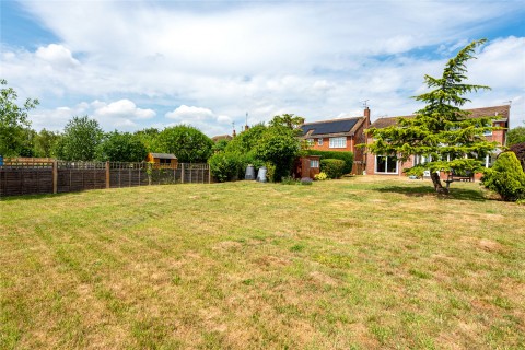 Click the photo for more details of Aylesbury Road, Bierton, HP22
