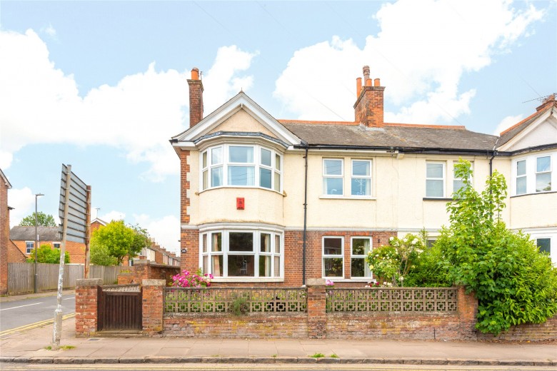 Click the photo for more details of Walton Road, Aylesbury, HP21