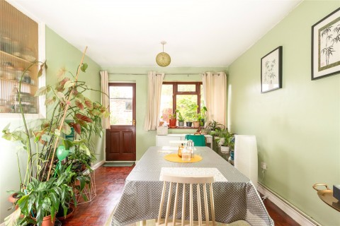 Click the photo for more details of Walton Road, Aylesbury, HP21
