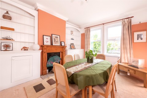 Click the photo for more details of Walton Road, Aylesbury, HP21