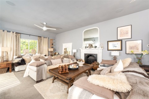 Click the photo for more details of Crafton, Leighton Buzzard, LU7