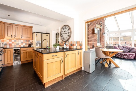 Click the photo for more details of Buckingham Road, Weedon, HP22
