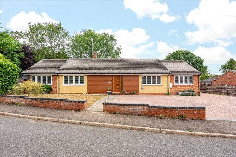 Click the photo for more details of Elm Brook Close, Chearsley, HP18