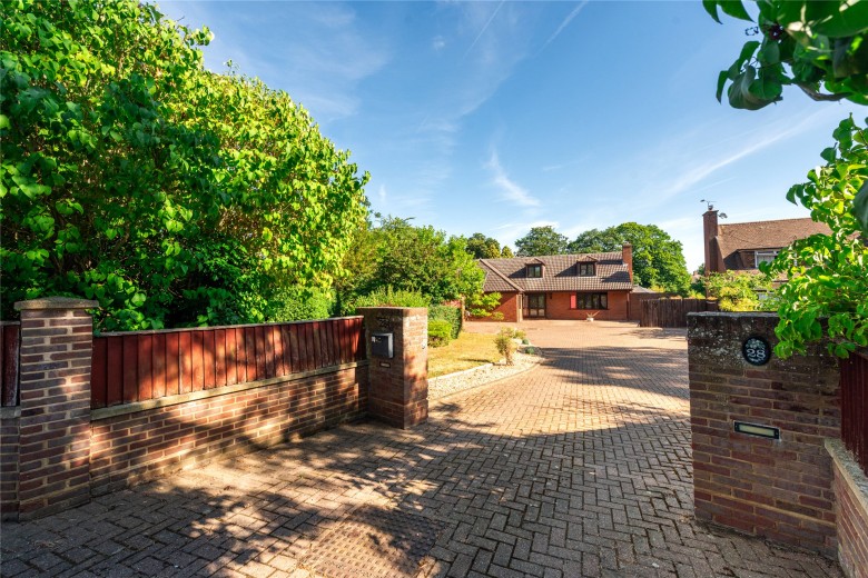 Click the photo for more details of Ampthill Road, Silsoe, MK45