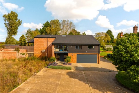 Click the photo for more details of Manor Farm, Newport Road, MK16