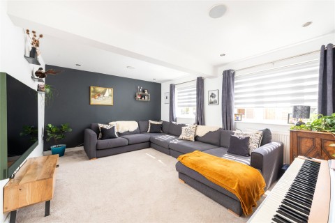 Click the photo for more details of Top End, Renhold, MK41