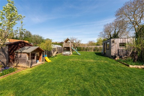 Click the photo for more details of Top End, Renhold, MK41