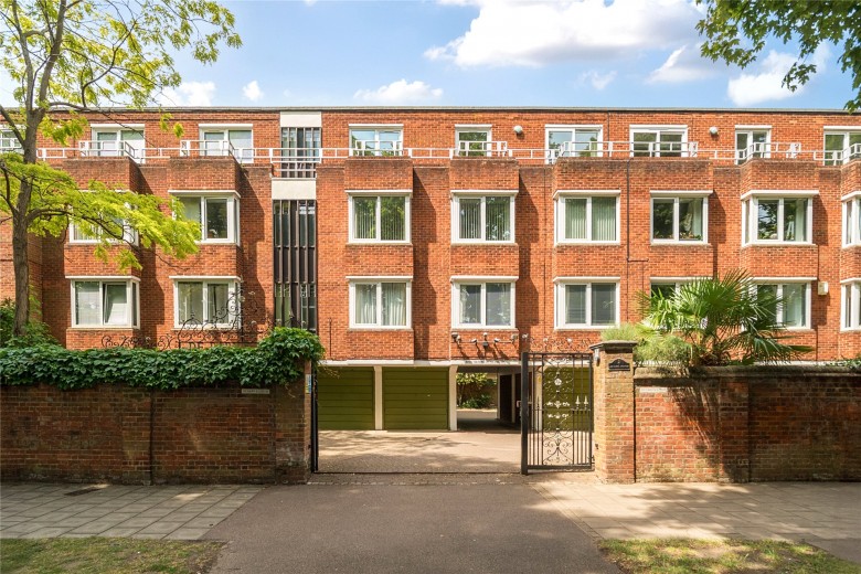Click the photo for more details of De Parys Avenue, Bedford, MK40