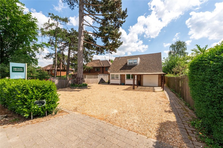 Click the photo for more details of Day's Lane, Biddenham, MK40