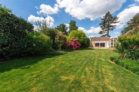 Click the photo for more details of Day's Lane, Biddenham, MK40