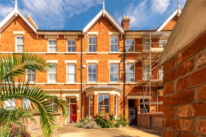 Click the photo for more details of Lansdowne Road, Bedford, MK40