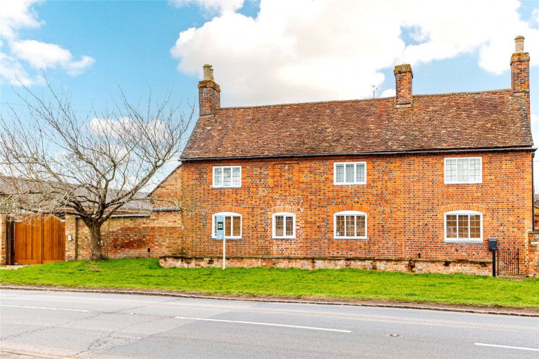 Click the photo for more details of Winslow Road, Great Horwood, MK17