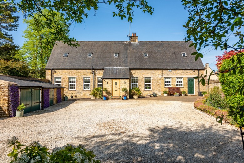Click the photo for more details of High Street, Croughton, NN13