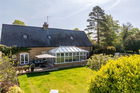 Click the photo for more details of High Street, Croughton, NN13