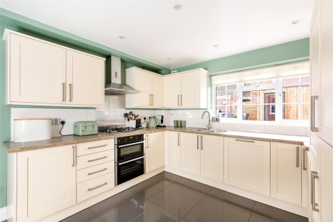 Click the photo for more details of Robin Close, Buckingham, MK18